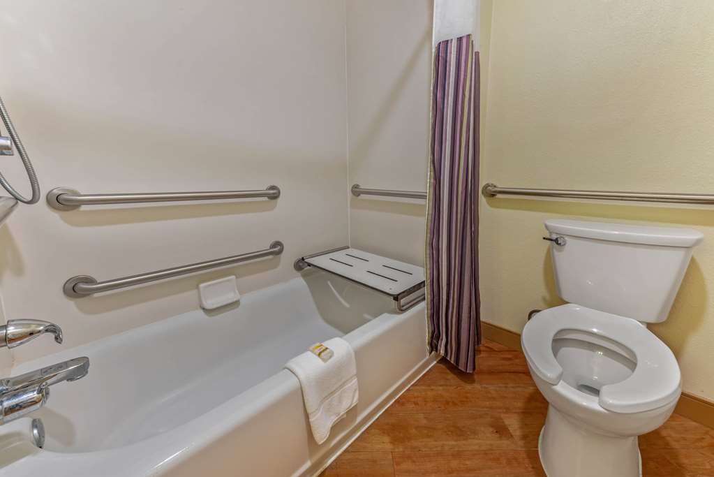 La Quinta Inn & Suites by Wyndham Tampa Brandon West - photo 20