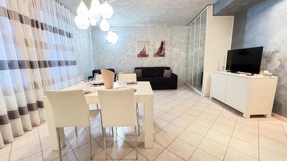 Lady Teresa Apartment by Ca sa Check — 4-Star Luxury Hotel in Chioggia, Italy