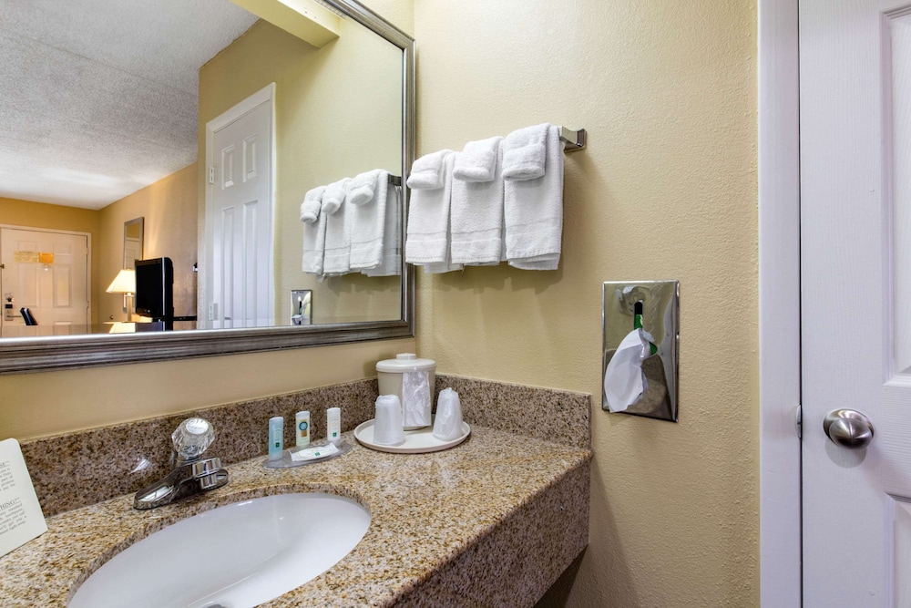 Quality Inn Lebanon - photo 43