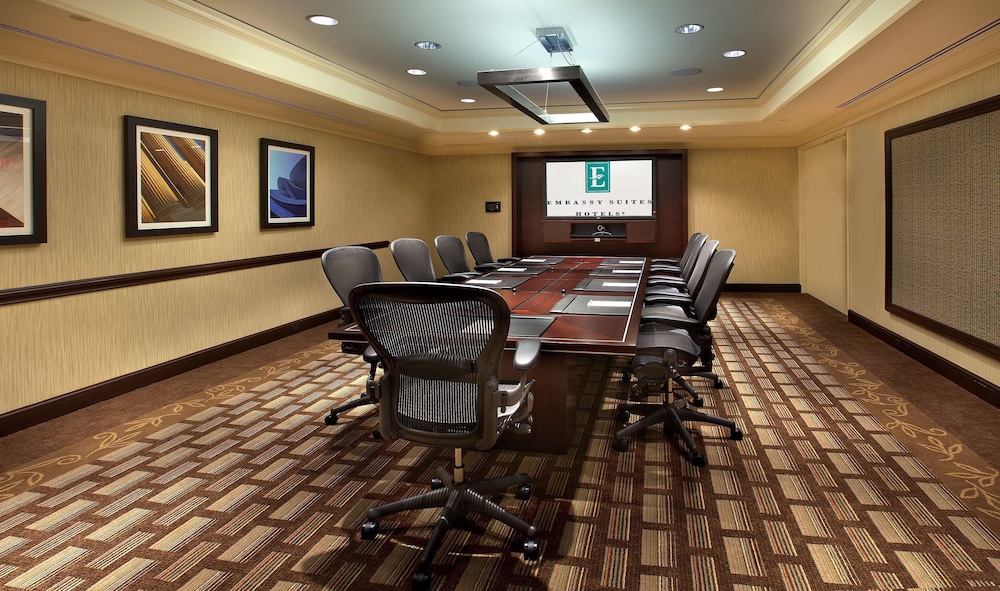 Embassy Suites by Hilton Washington DC Chevy Chase Pavilion - photo 56