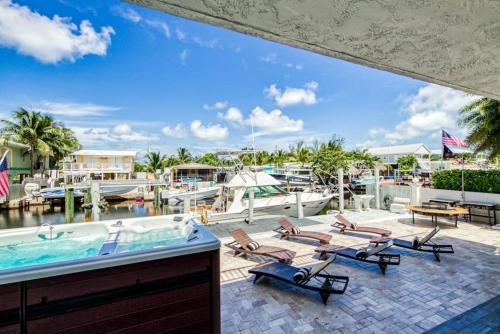 Waterfront Oasis with hot tub — 4-Star Luxury Hotel in Key Largo, United States