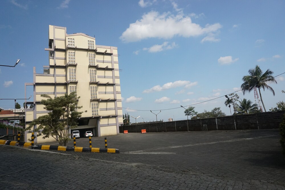 Hotel Puriwisata — hotel in Banyumas