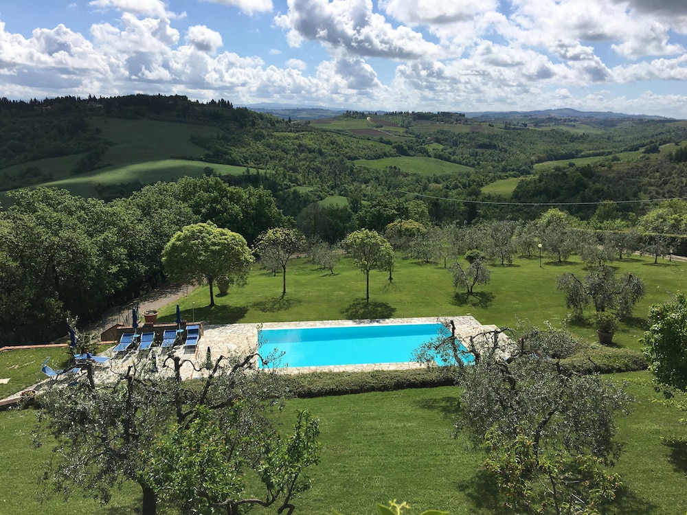 Podere Casanova di Lisa - carbon neutral hotel in Montespertoli