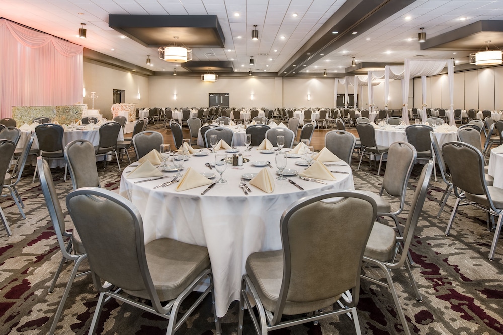 Crowne Plaza Milwaukee Airport by IHG - photo 53