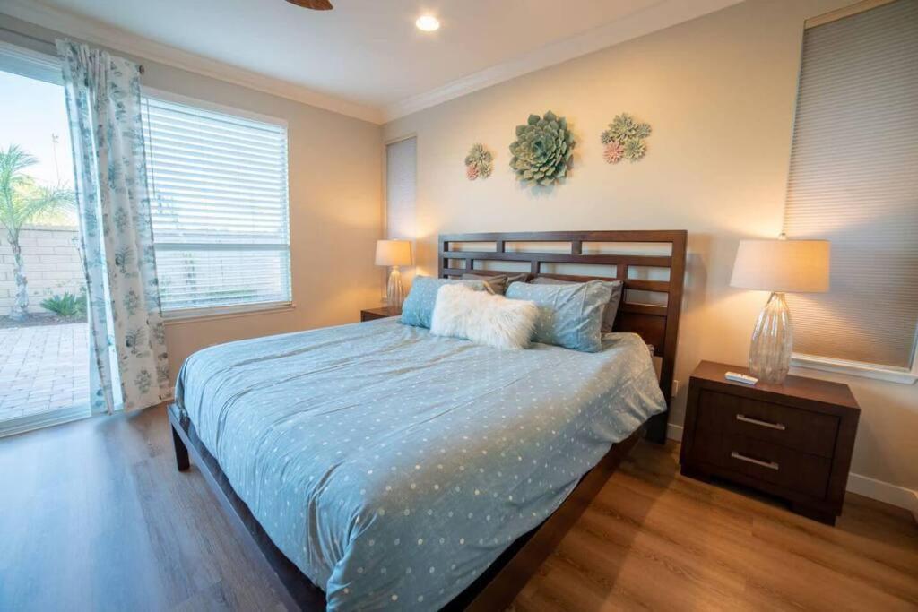 Spacious Disney Retreat with Pool Table Fire Pit — Placentia — photo 3