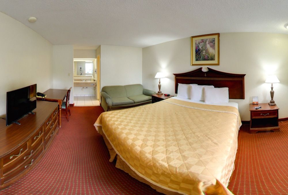 Econo Lodge Oyster Point - photo 13