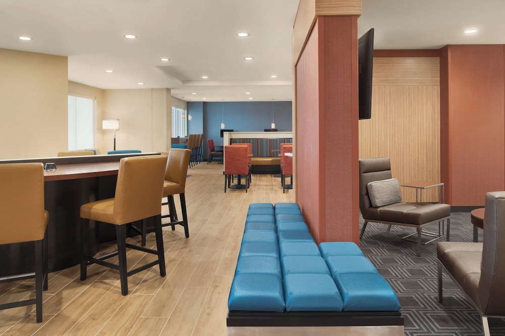 TownePlace Suites by Marriott Dubuque Downtown - photo 3