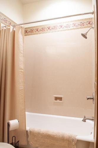 The Historic Wolf Hotel - photo 28