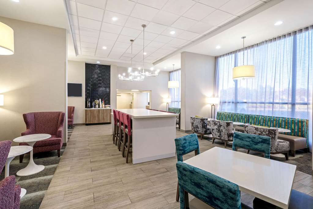 La Quinta Inn & Suites by Wyndham Columbus MS - photo 31