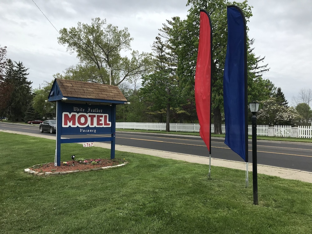 White Feather Motel — Lexington