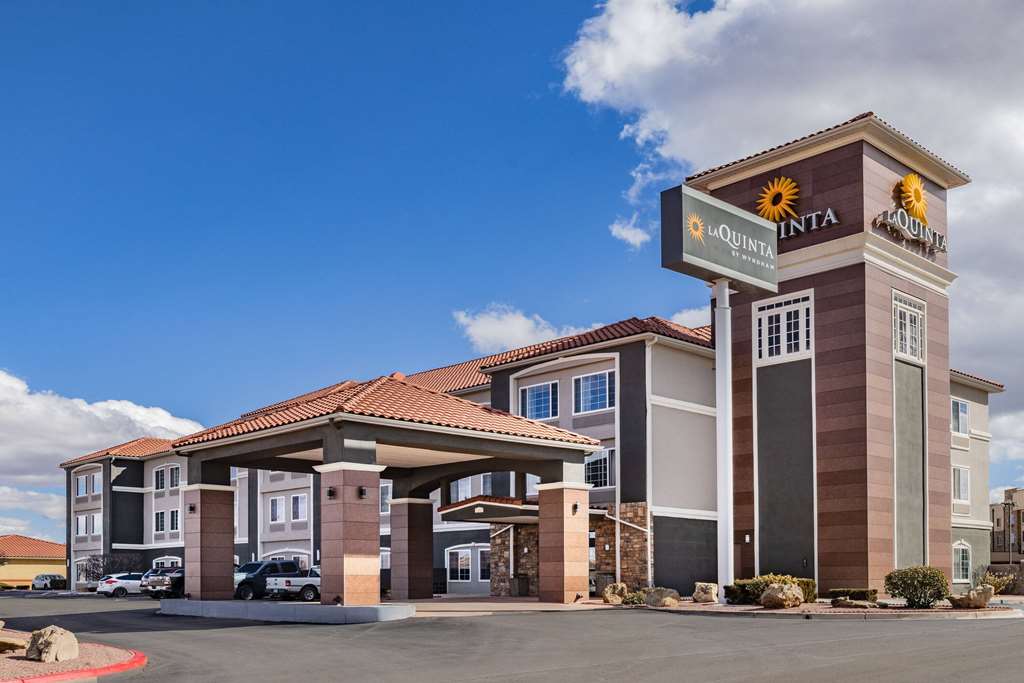 La Quinta Inn & Suites by Wyndham Gallup - photo 3