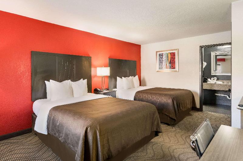 Clarion Inn & Suites Russellville I 40 - photo 8