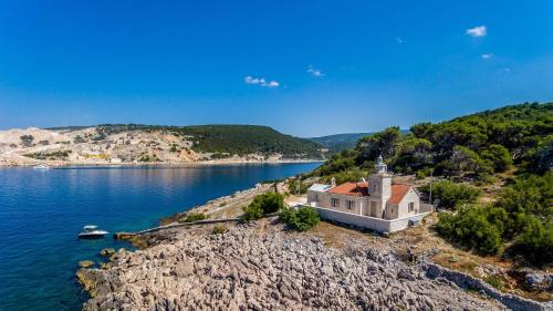 Phenomenal Pucisca Villa Lighthouse St Nicholas 2 Bedrooms Floor Heating — 4-Star Luxury Hotel in Pucisca, Croatia