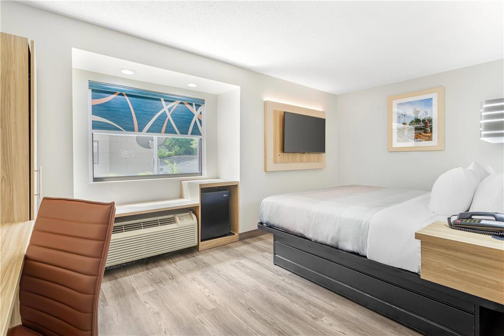 Quality Inn & Suites - photo 20