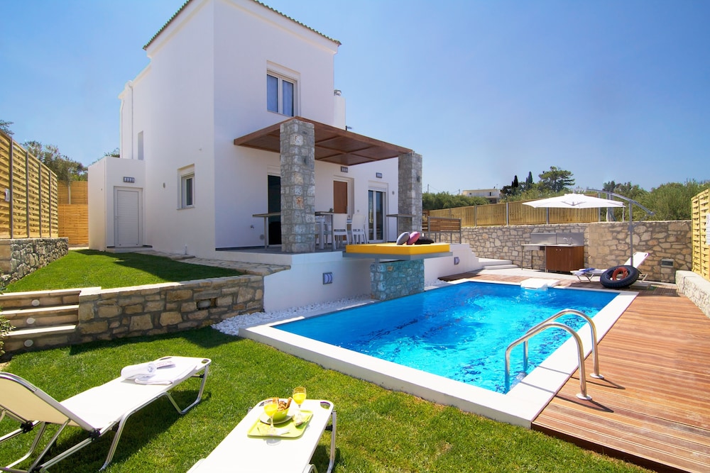 Loutra Villas — 4-Star Luxury Hotel in Rethymno, Greece