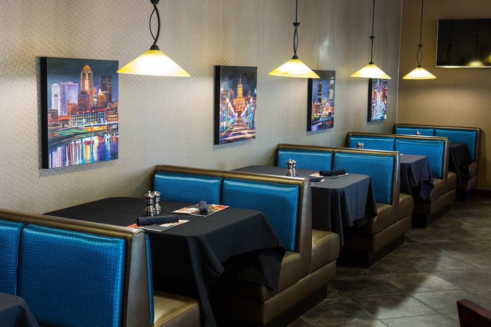 Holiday Inn Downtown Mercy Area by IHG - photo 23