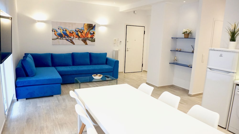Modern & Central Apt in Athens — 4-Star Luxury Hotel in Athens, Greece