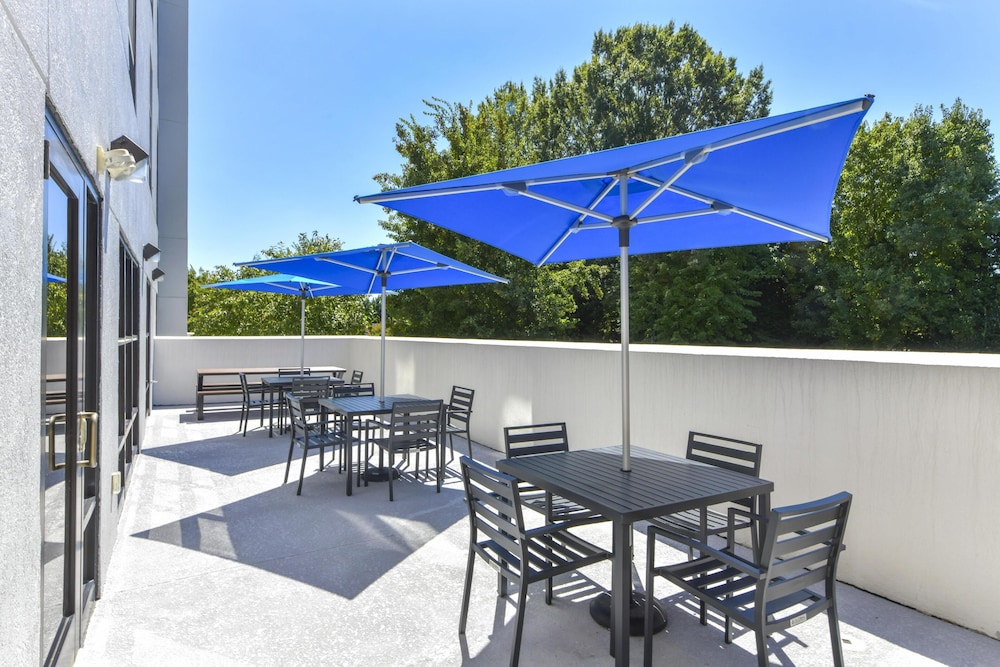 Hampton Inn & Suites Burlington NC - photo 59
