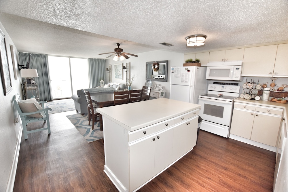 0602 Waters Edge Resort Studio Bedroom Condo by RedAwning - photo 11