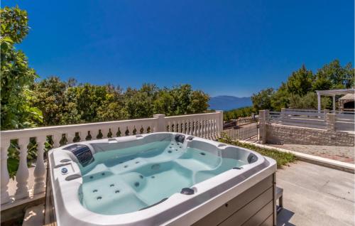 Beautiful home in Smrika with 3 Bedrooms Jacuzzi and WiFi — 4-Star Luxury Hotel in Kraljevica, Croatia