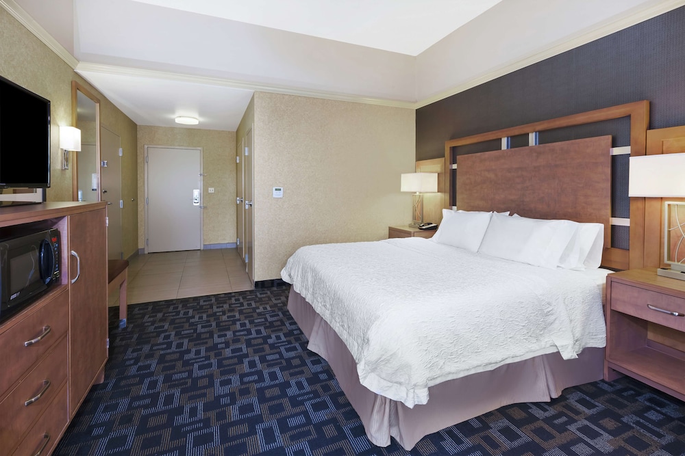 Hampton Inn Clinton - photo 12