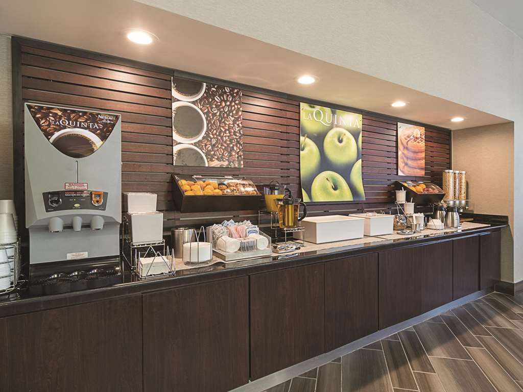 La Quinta Inn & Suites by Wyndham Phoenix Mesa West - photo 43