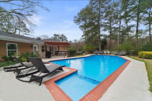 Atlanta Private Pool 5BR Sleeps 14 in Decatur, United States
