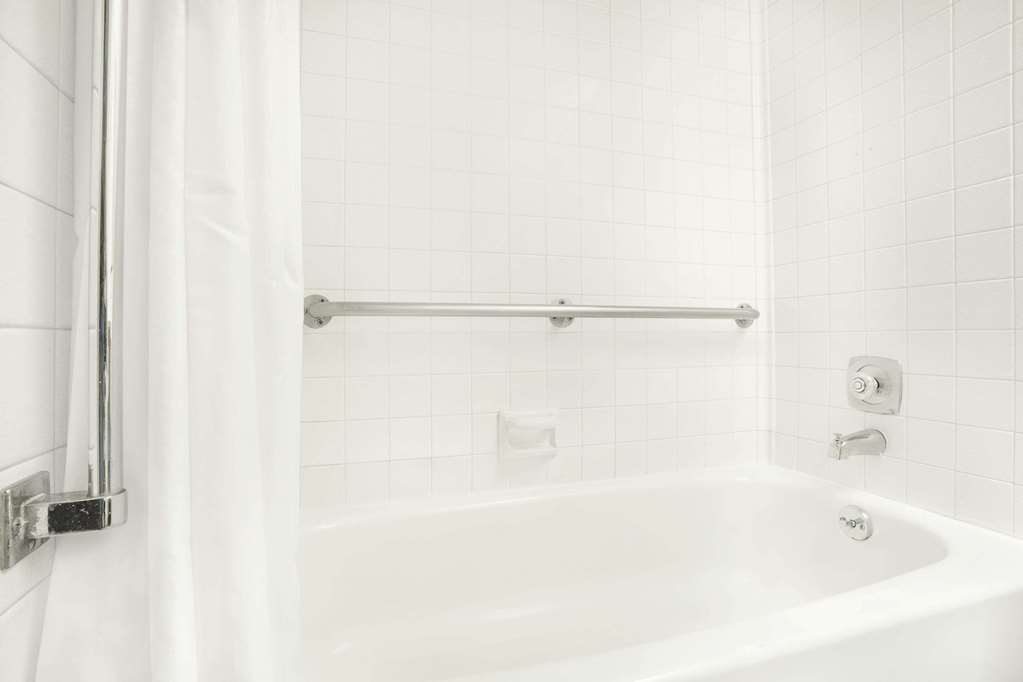 Super 8 by Wyndham Riverton - photo 8