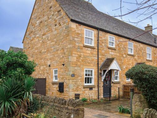 Bumble Cottage — 4-Star Luxury Hotel in Chipping Campden, United Kingdom