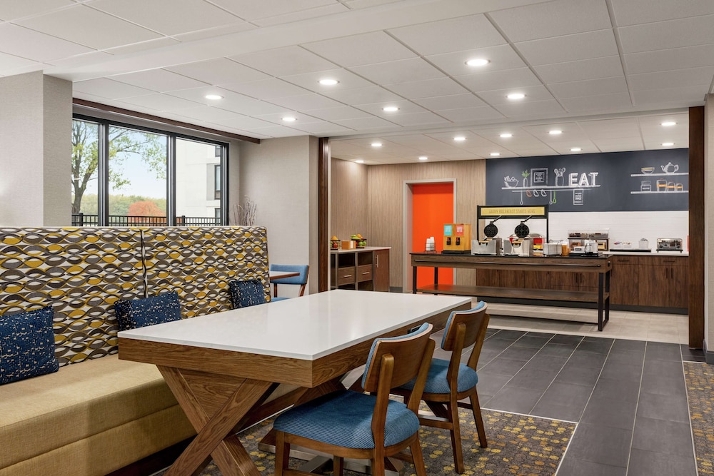 Hampton Inn Kansas City Airport - photo 27