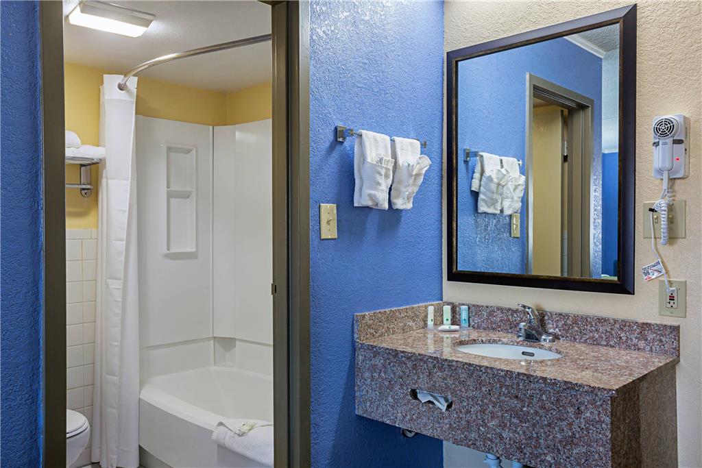 Quality Inn & Suites near Six Flags East - photo 14