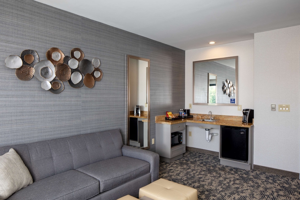 Embassy Suites by Hilton Portland Maine - photo 16
