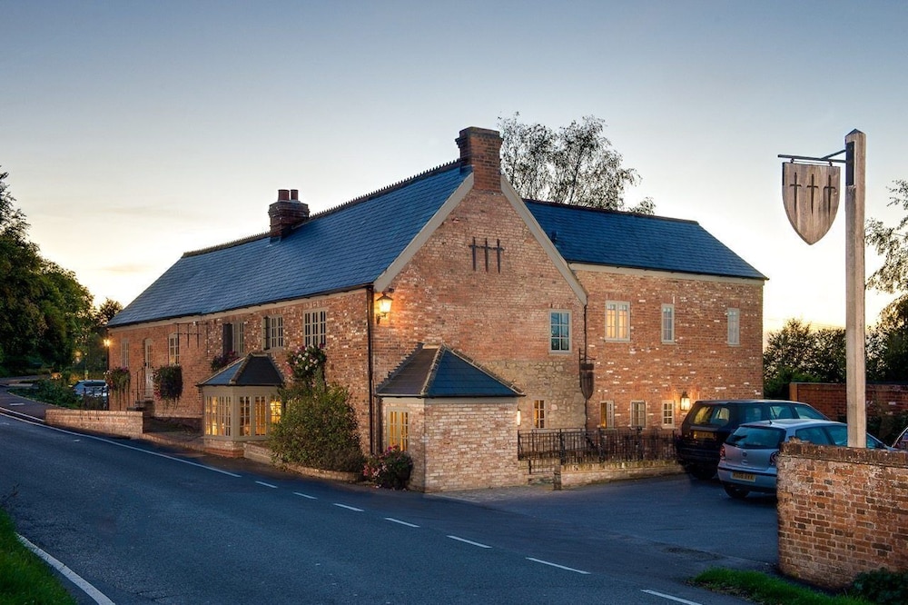 The Three Daggers — 5-Star Luxury Hotel in Edington, United Kingdom