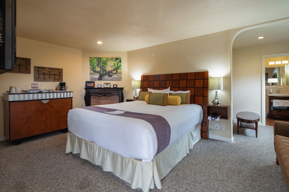Vendange Carmel Inn & Suites - photo 4