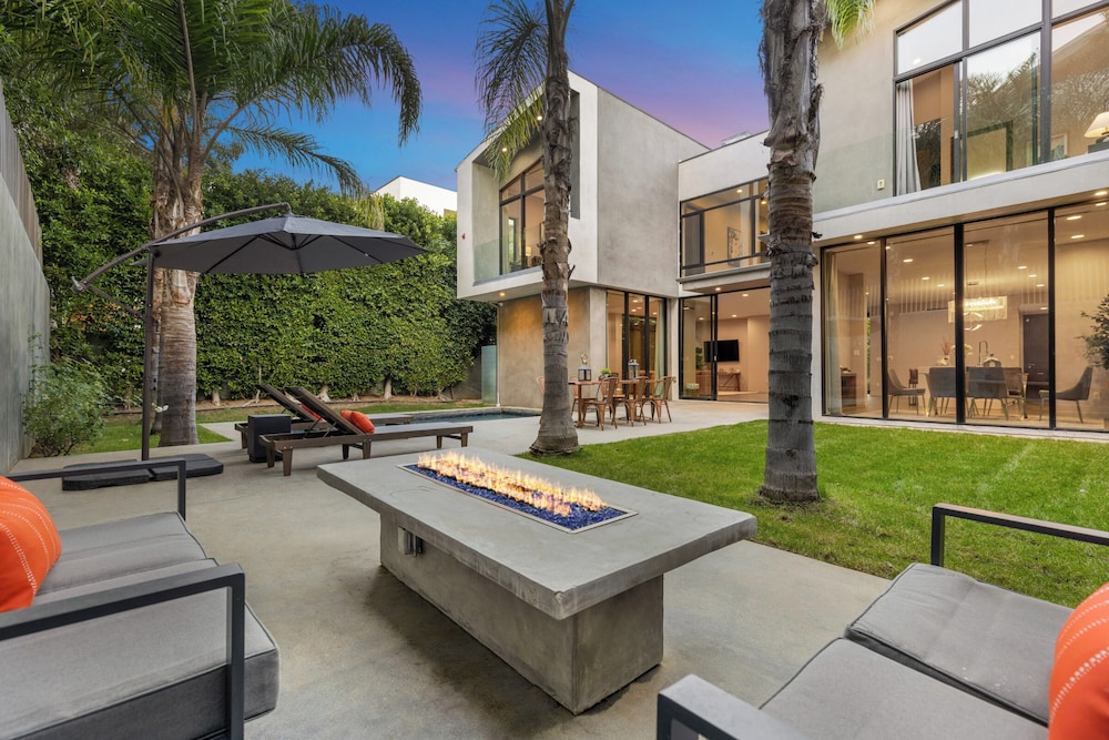 Coldwater Canyon — 4-Star Luxury Hotel in Beverly Hills, United States