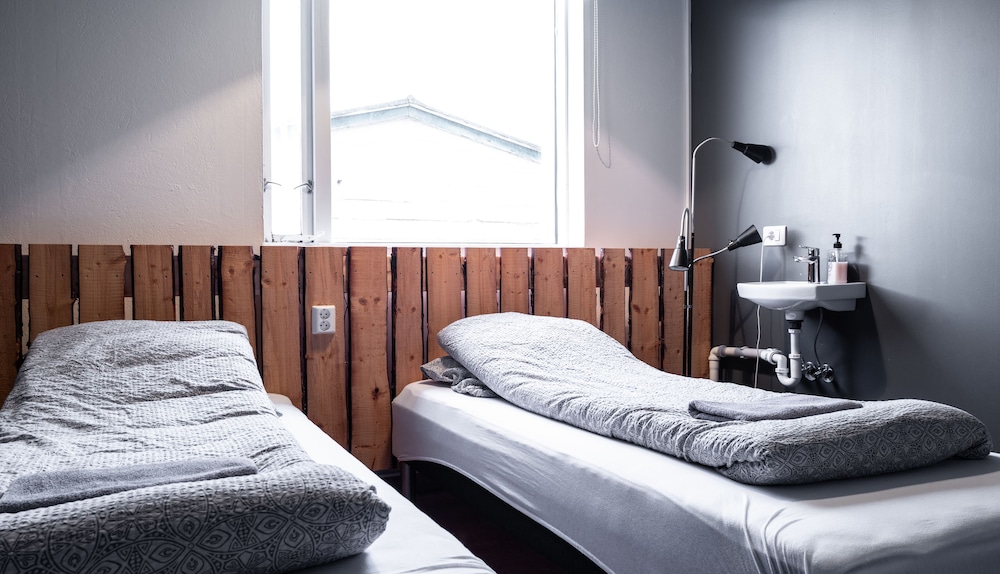 AU44 hostel