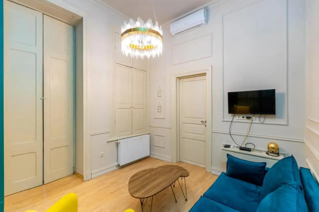 Stylish 3BR House with balcony