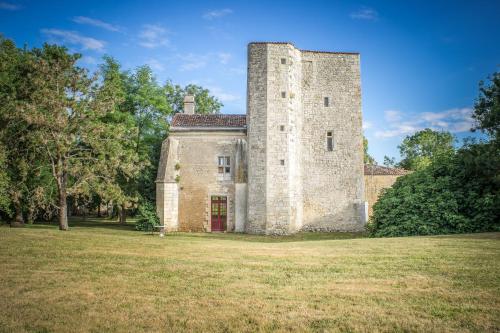 Chateau De Champdolent — Saint-Savinien — photo 3
