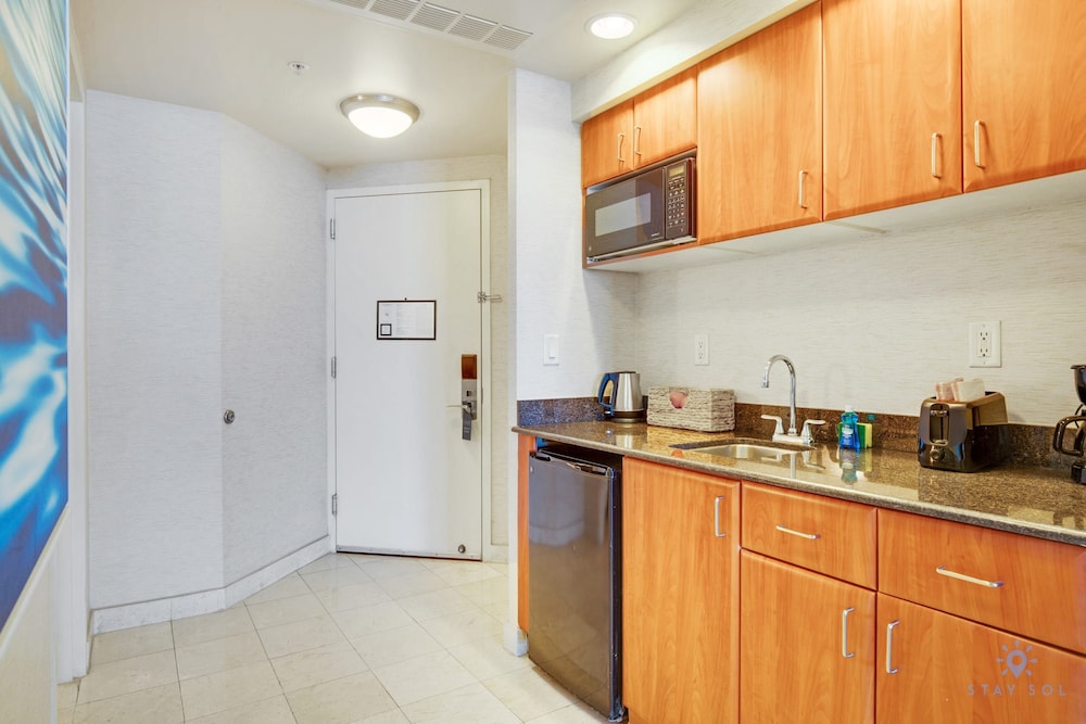 Luxury Bayfront Studio with Balcony Amazing Pool - photo 27