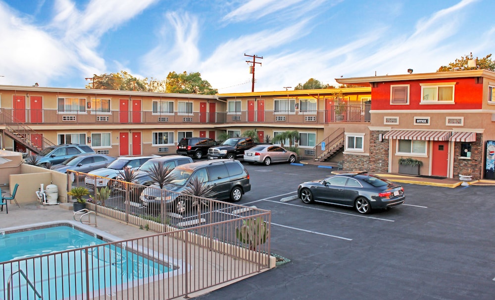 Friendly Hills Inn Whittier Los Angeles - carbon neutral hotel in Whittier