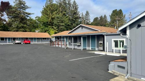 Pine Cone Motel - photo 11