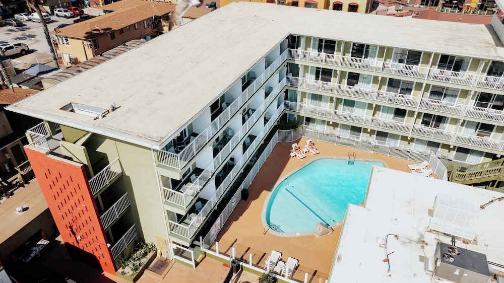 Surfer Beach Hotel - photo 10