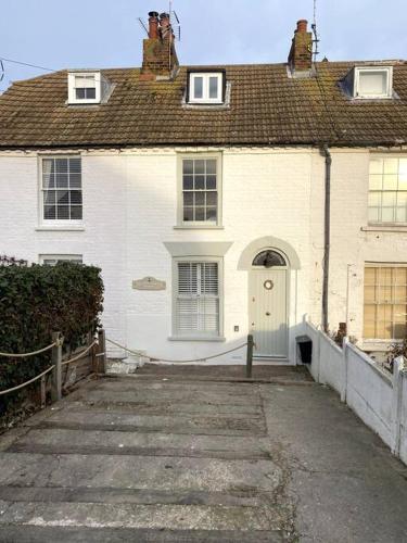 The Lost Lobster 2 bedroom cottage with parking — 4-Star Luxury Hotel in Whitstable, United Kingdom