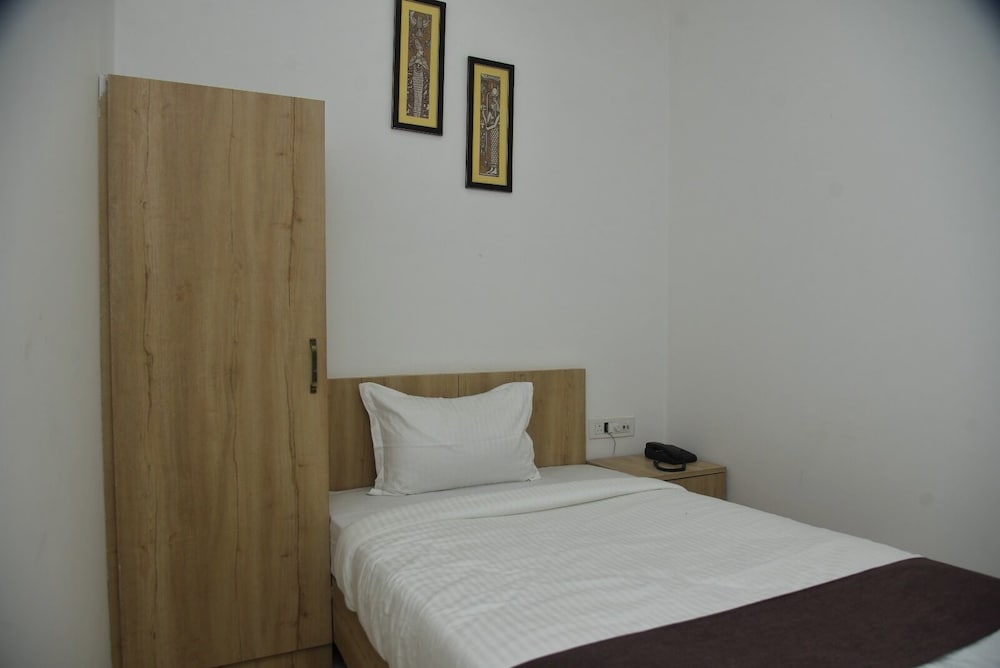 Hotel Royal Awas — hotel in Biswanath Chariali