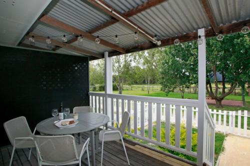 Sahara Trails Cabin 2 WiFi Air Conditioning Horse Riding and much more — 4-Star Luxury Hotel in Anna Bay, Australia