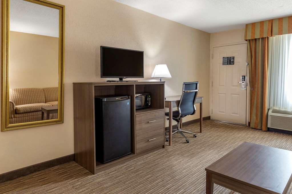 Quality Inn & Suites Hanes Mall - photo 16