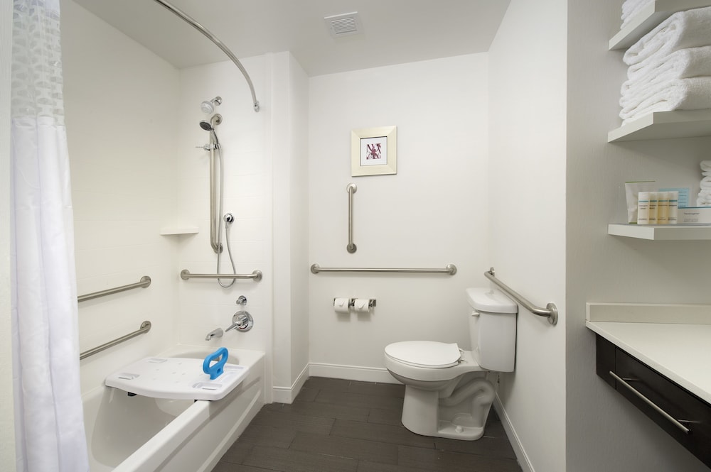 Hampton Inn Huntsville Village of Providence - photo 18