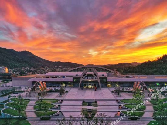 Kaiyuan Senbo Holiday Park Hotel in Deqing, People's Republic of China