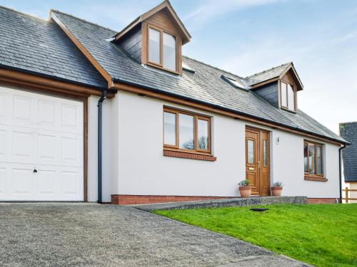 Ty'n Y Canol - carbon neutral hotel in Johnston