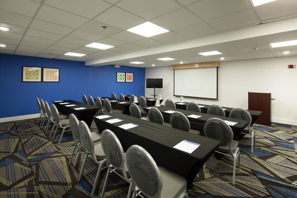 Holiday Inn Express & Suites Nashville Brentwood I 65 by IHG - photo 51
